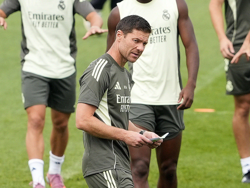 Xavi Alonso en los entrenamientos previos al estreno en Liga