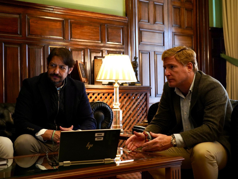 Fernando Pons, presidente, junto al edil pacense