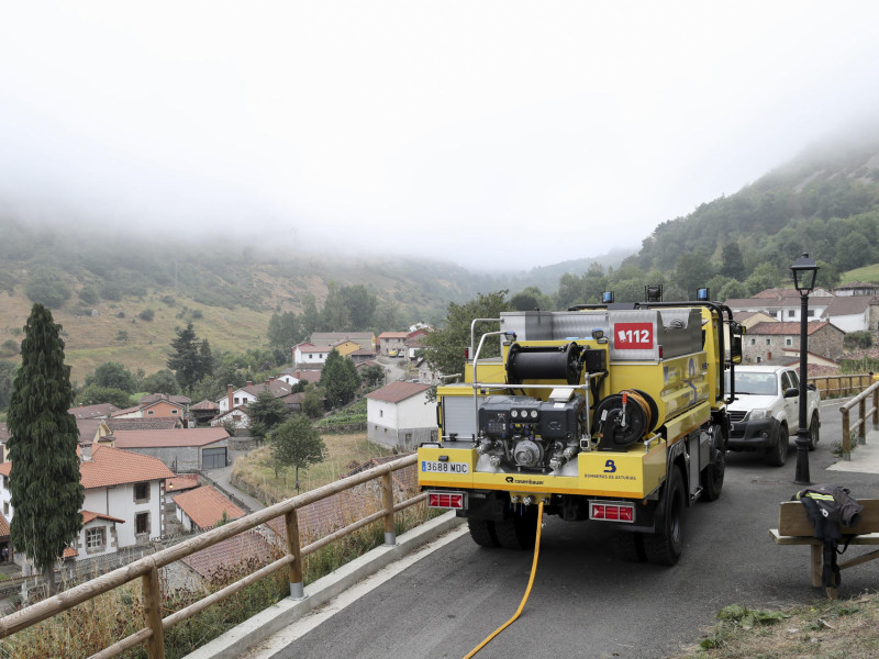 Vista del pueblo de Caunedo, afectado por un incendio