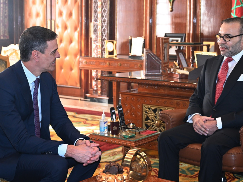 El presidente del Gobierno español, Pedro Sánchez, es recibido por el Rey de Marruecos, Mohamed VI