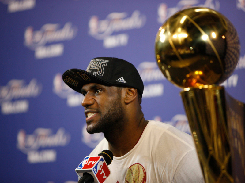 LeBron James llevó a Miami Heat a ganar los anillos de 2012 y 2013 junto a Bosh y Wade.