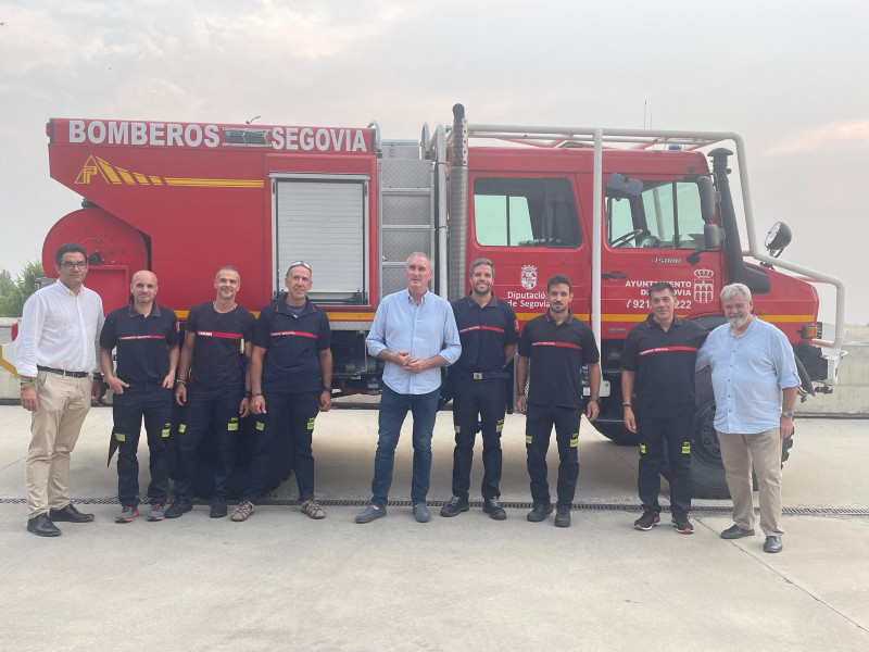 Los bomberos de Segovia antes de partir a León