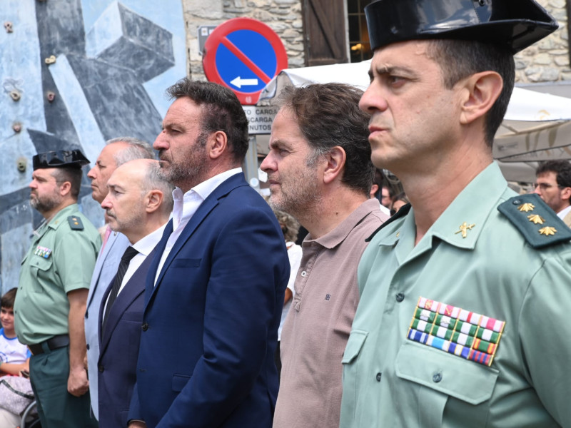 En representación del Gobierno de Aragón, ha acudido el consejero de Interior, Roberto Bermúdez de Castro.