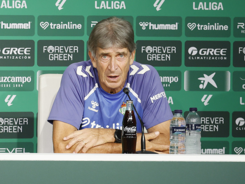 Manuel Pellegrini, durante la rueda de prensa ofrecida tras este jueves en La Cartuja.