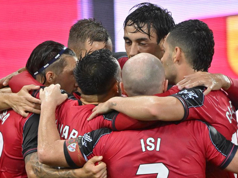 Los jugadores del Rayo Vallecano celebran un gol durante el partido de ida de la previa de la Liga Conferencia que Neman Grodno y Rayo Vallecano han disputado este jueves en el Szent Gellért Fórum de Szeged, en Hungría