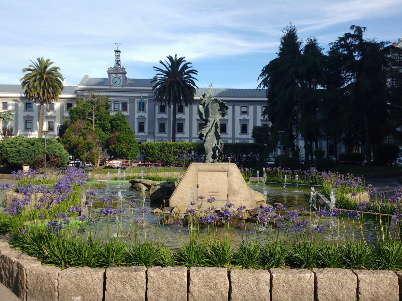 Estatua homenaje a las cigarreras en la plaza de A Palloza de A Coruña