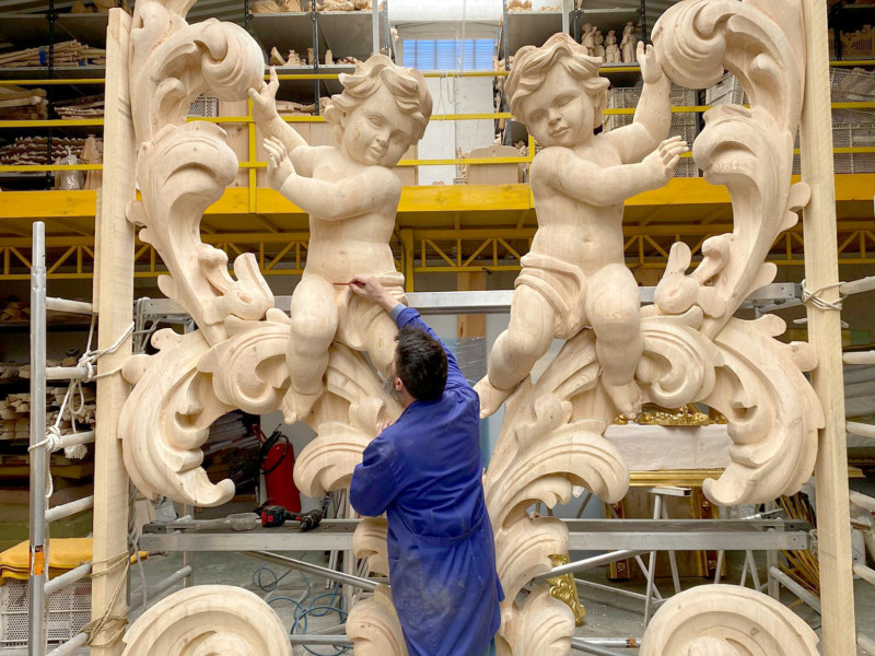 Proceso de la reconstrucción del retablo.