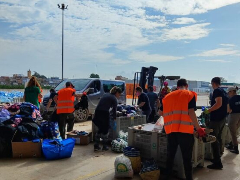 Algunos Voluntarios de Esycu colaborando en el proyecto Unidos por la DANA.