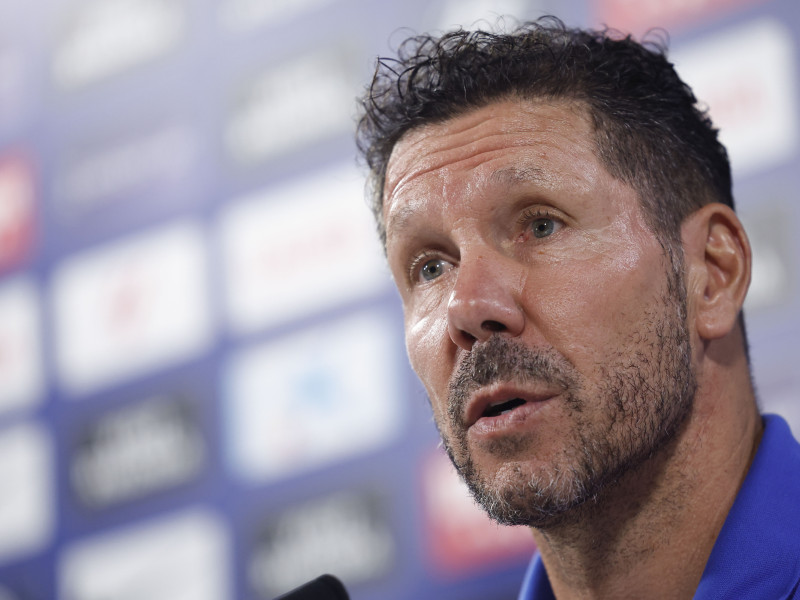 Diego Simeone considera que el equipo debe reinventarse y zanjó la polémica de los cambios.