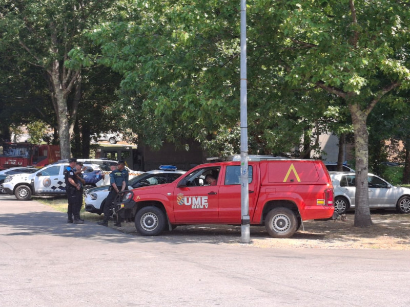 Los efectivos de la UME en el Puesto de Mando Avanzado del incendio de Vilaboa (Pontevedra)