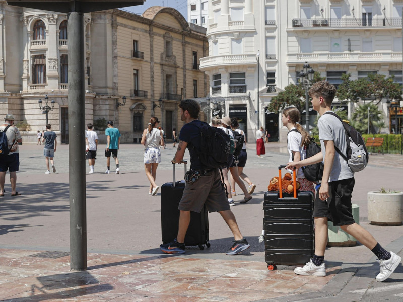 Turistas con maletas