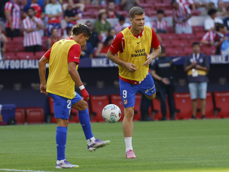 Alexander Sorloth, en el calentamiento antes del partido ante el Elche