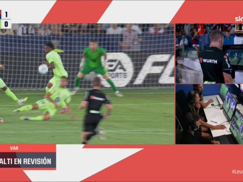 Imagen VAR de la mano de Balde que terminó con penalti a favor del Levante