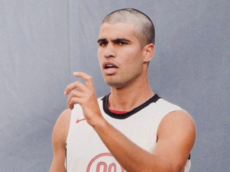 Carlos Alcaraz con su nuevo look para el US Open
