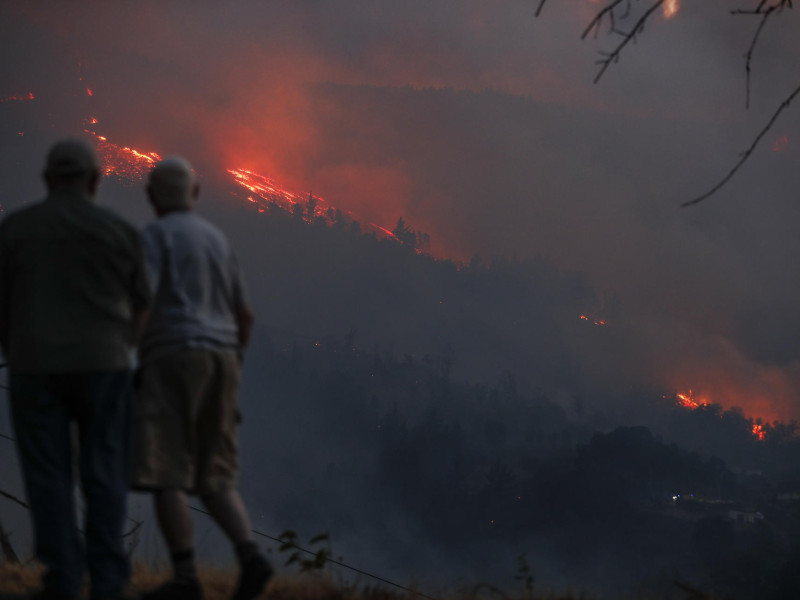 La Xunta de Galicia ha activado este lunes la situación 2 de emergencia por el incendio originado en A Pobra do Brollón, en la provincia de Lugo, cuyas llamas llegan ahora al municipio de Quiroga