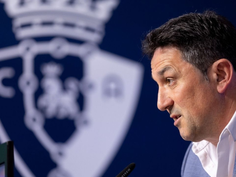 Braulio Vázquez, Director Deportivo de Osasuna, en una rueda de prensa en El Sadar