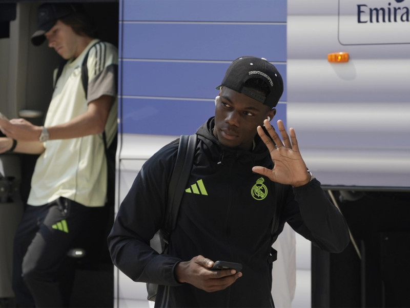 El jugador del Real Madrid Aurélien Tchouaméni a su llegada al hotel de concentración del equipo en Oviedo
