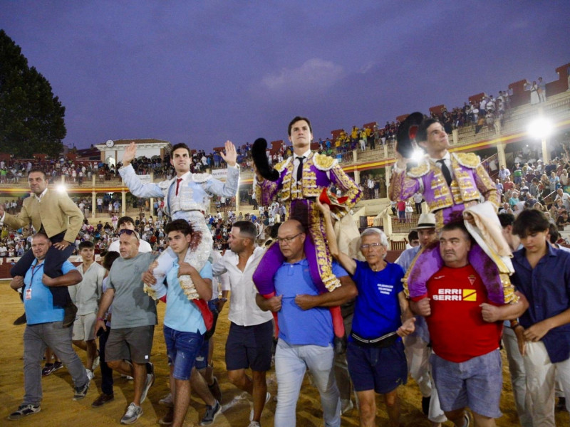 El mayoral de Román Sorando, Fernando Adrián, Daniel Luque y Pablo Aguado, a hombros