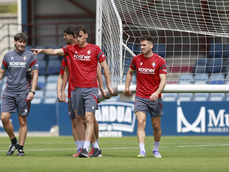 Budimir en un entrenamiento de Osasuna en Tajonar