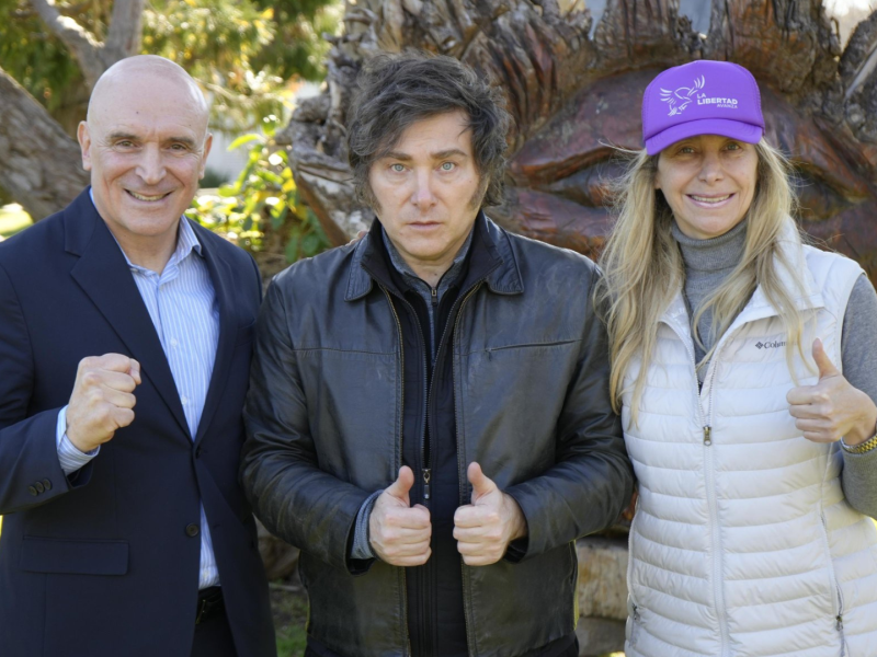 José Luis Espert, presidente de la Comisión de Presupuesto y Hacienda de Argentina, Javier Milei, Presidente de la Nación Argentina, y Karina Milei, Secretaría General de la Presidencia de la Nación de Argentina