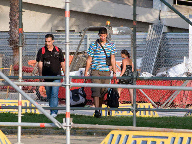 Familias marroquíes y trabajadores temporales llegan al puerto de Algeciras, cerca de Gibraltar