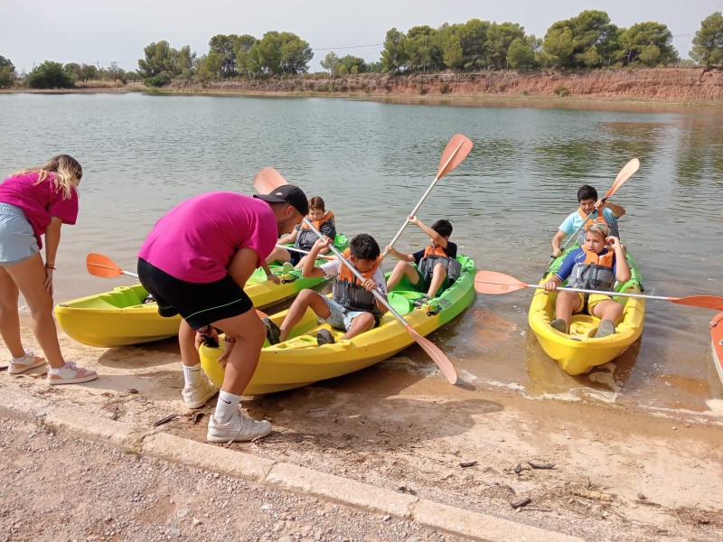 Niños en el campamento.