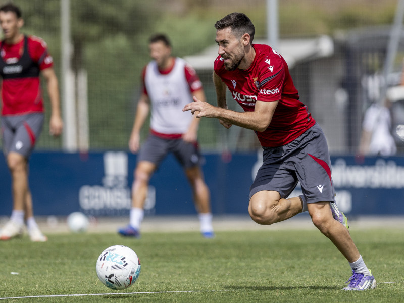 Moi Gómez entrenando en Tajonar con Osasuna
