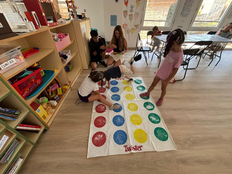 Juegos en la ludoteca de Cuevas Labradas