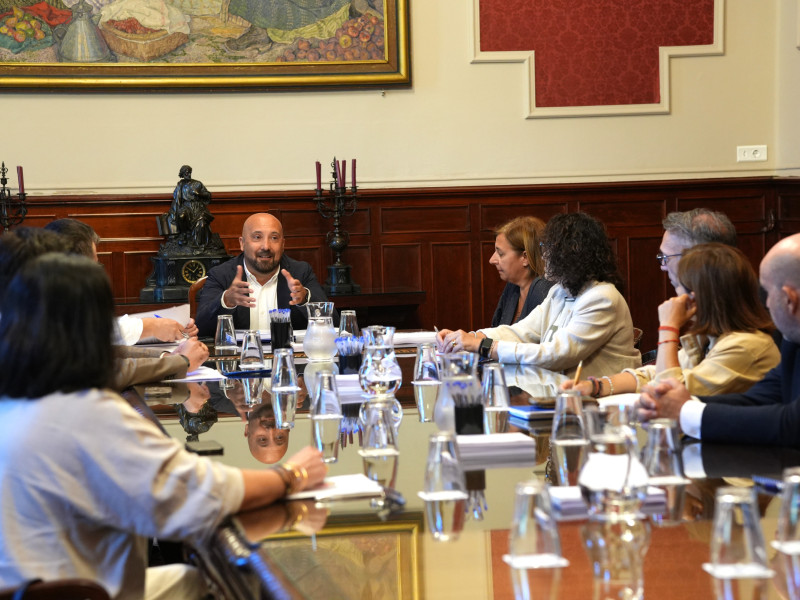 Reunión de José Manuel Lage con Hospeco para la implantación de la tasa turística