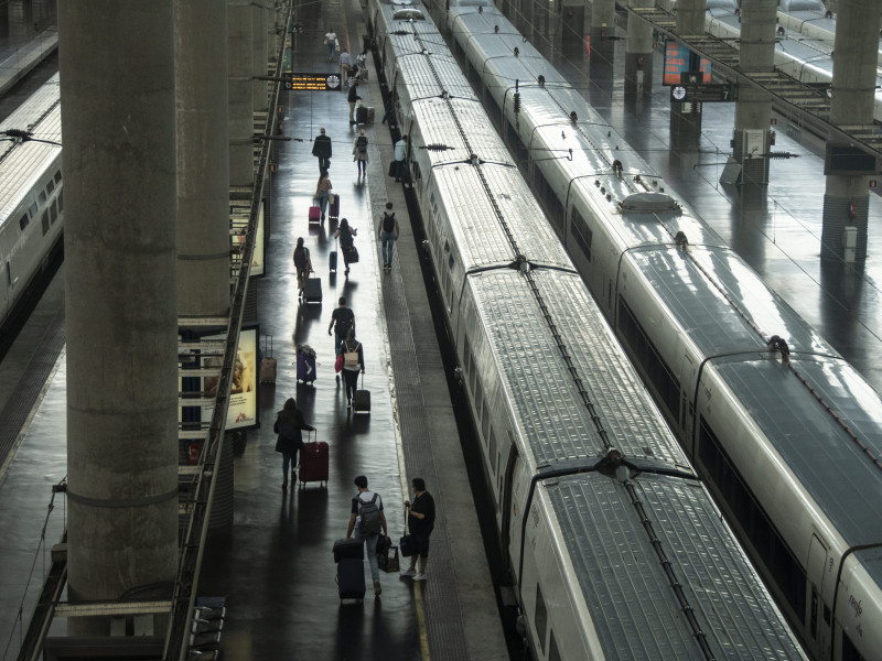 Según Renfe, el producto AVE se adapta mejor a las características del trayecto y necesidades del perfil del viajero corporativo