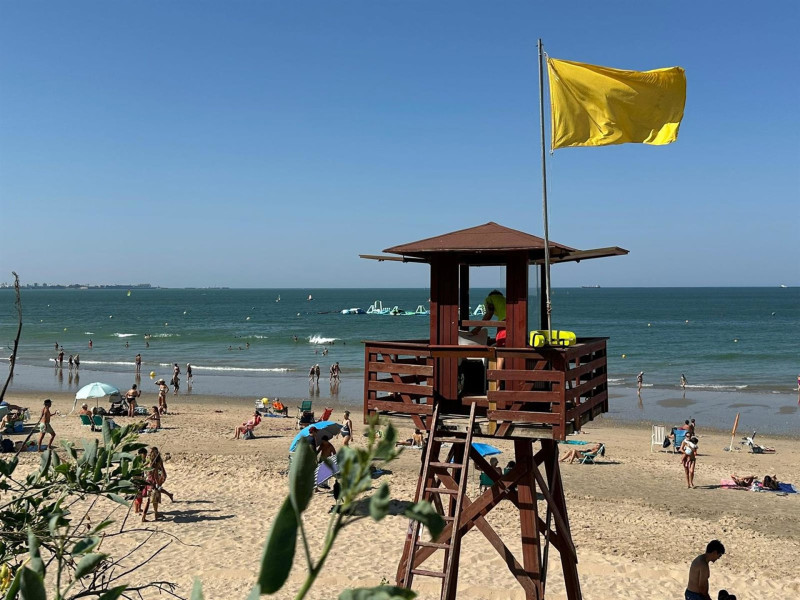 28/08/2025 Bandera amarilla en la playa de Las Redes de El Puerto de Santa MaríaPOLITICA AYUNTAMIENTO DE EL PUERTO