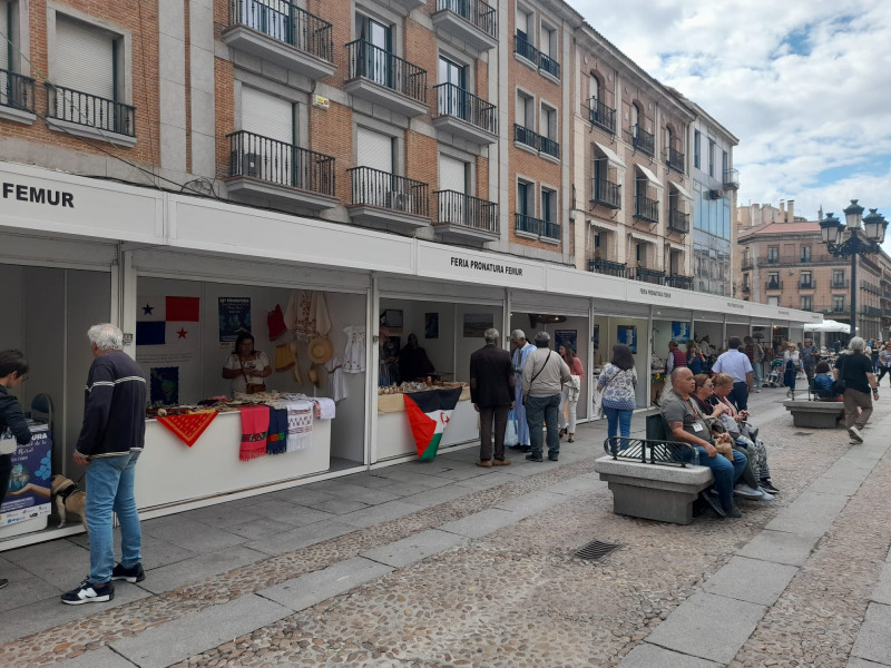 Feria Internacional de la Mujer Rural en la Avenida del Acueducto