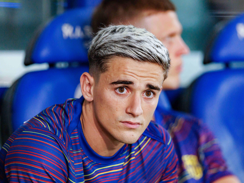 Gavi, en el banquillo, durante un partido de esta temporada del FC Barcelona.