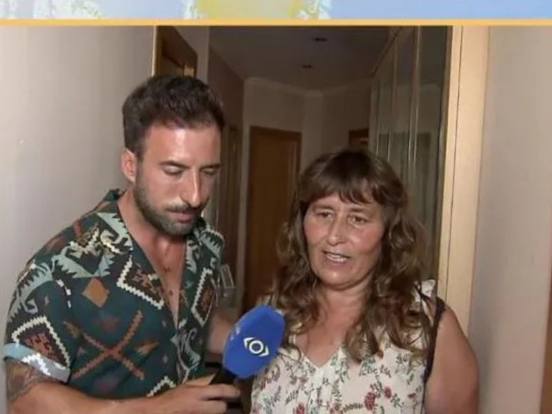 Rosa, con vecinos okupas en Benetússer