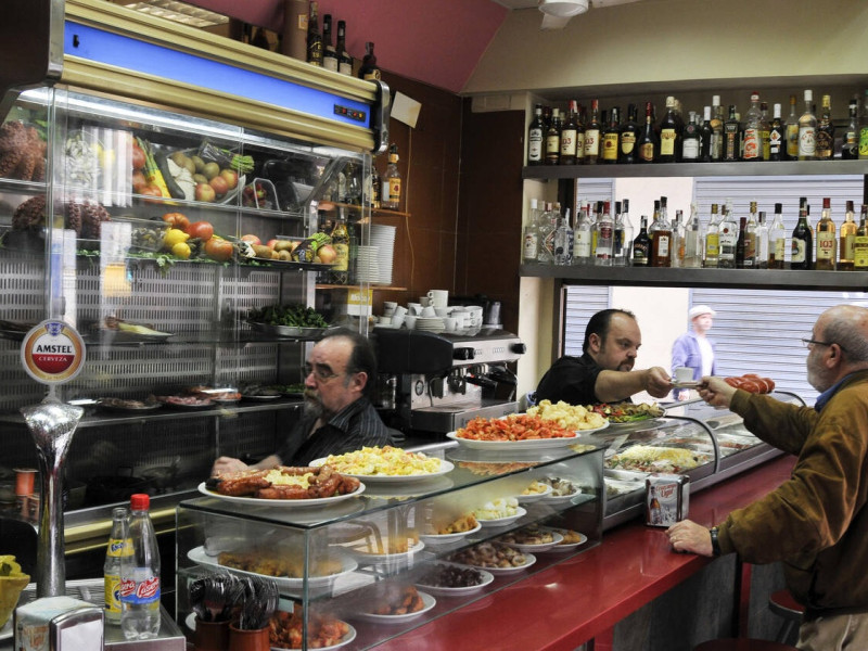 Interior de un bar de tapas en Valencia
