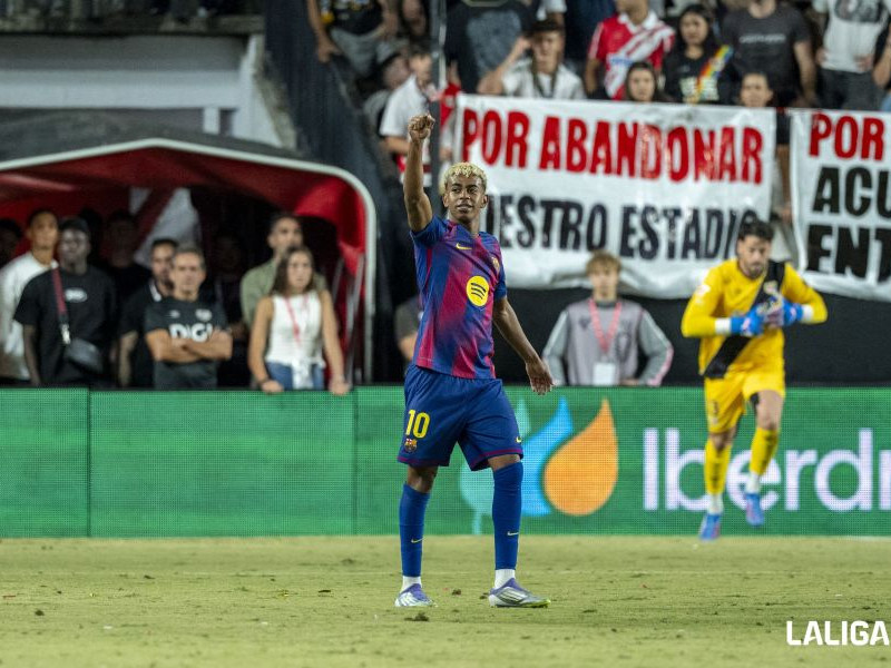 Lamine Yamal celebrando el gol