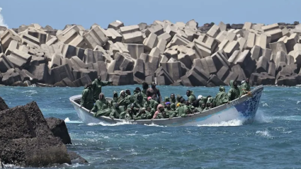 Cayuco con migrantes