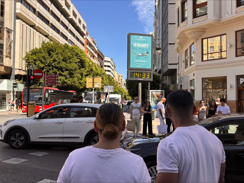 Una pareja a la vuelta de las vacaciones en Valencia
