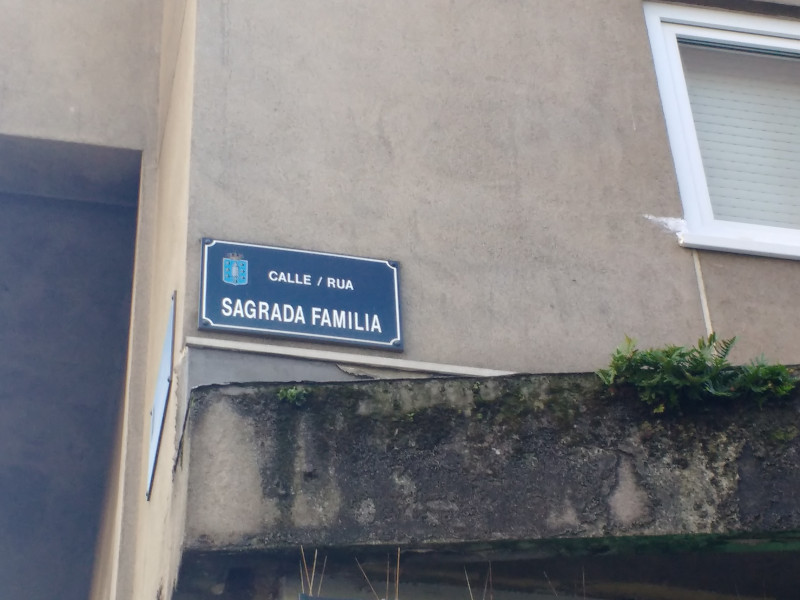 Letrero de la calle Sagrada Familia de A Coruña
