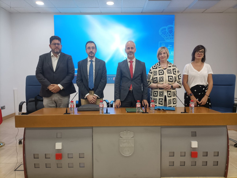 Sergio Silva, consejero de educación, junto a los cuatro directores generales