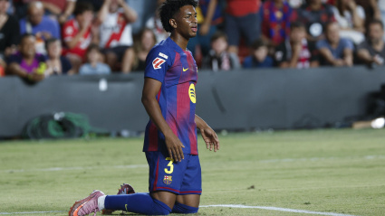 Alejandro Balde se lamenta durante el partido ante el Rayo del pasado fin de semana.