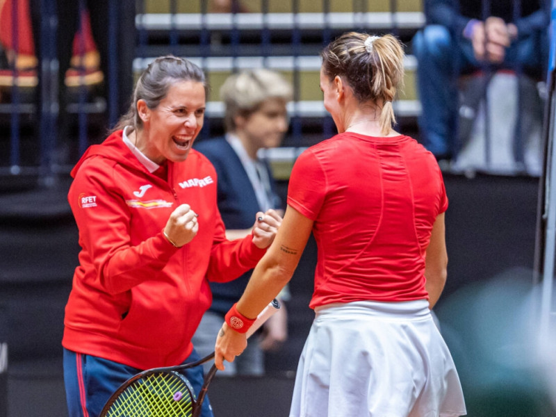 Anabel Medina celebrando un punto del equipo español en la Billie Jean King Cup