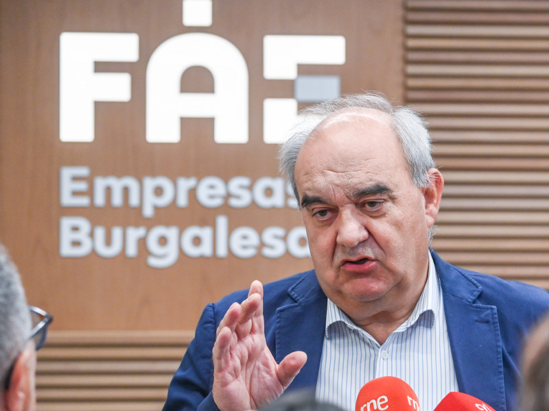 El presidente de Femebur, Andrés Hernando, presenta formalmente su candidatura a la presidencia de FAE