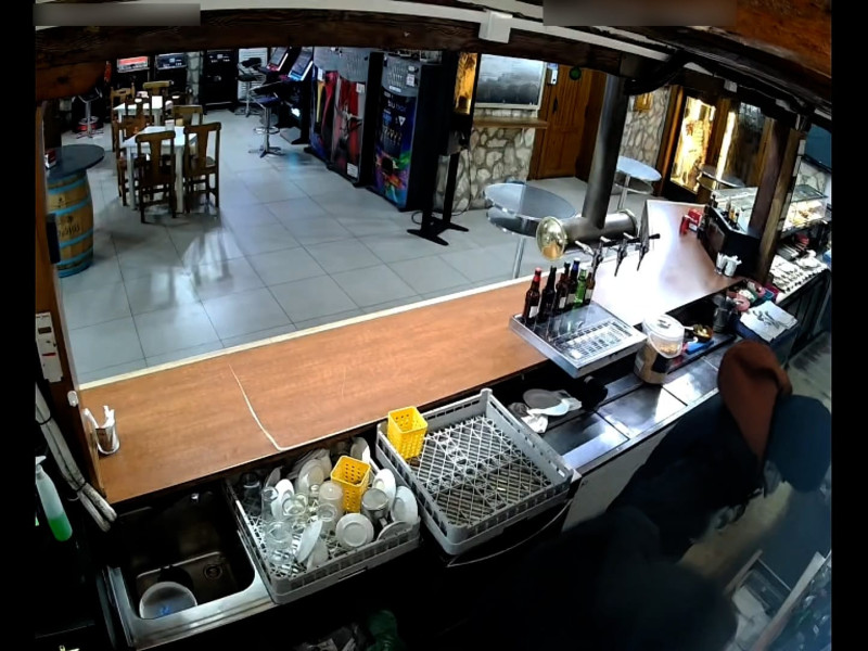 Imagen del interior de uno de los locales que fueron atracados en Borja por los detenidos.
