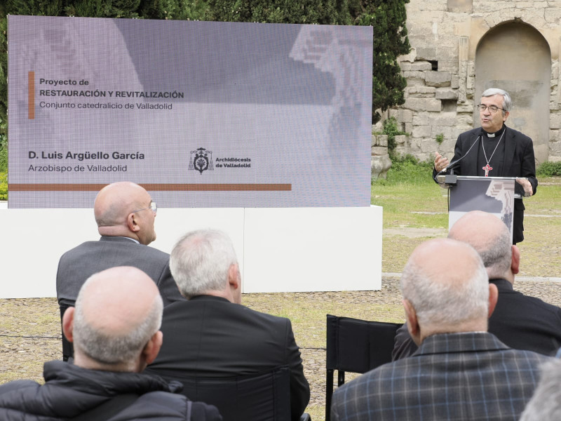 El arzobispo de Valladolid, Luis Arguello, intervino en la firma del protocolo con la Junta y el Ayuntamiento