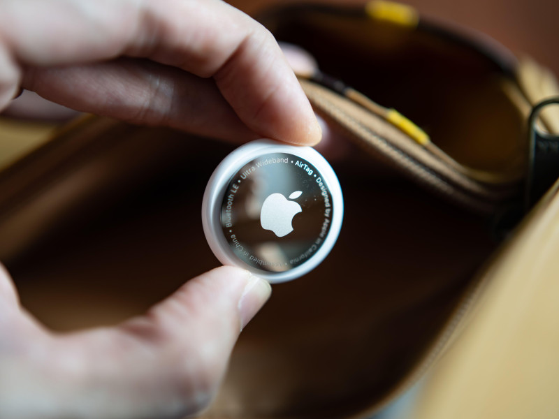 Un dispositivo AirTag de Apple