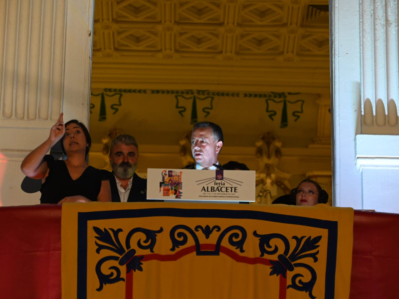 Santi Flores desde el balcón.