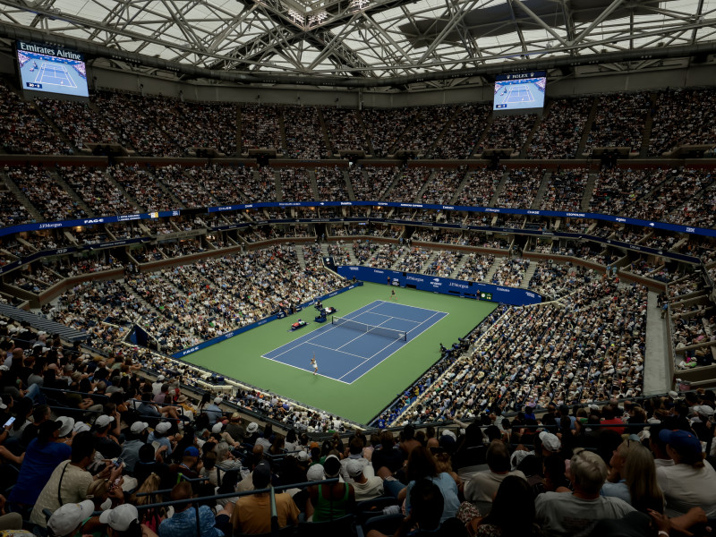 Lleno en la pista central del US Open para ver la final entre Sabalenka y Anisimova.