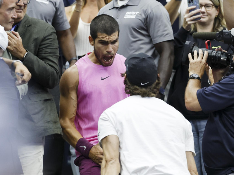 Carlos Alcaraz celebra con Juan Carlos Ferrero su triunfo en el US Open