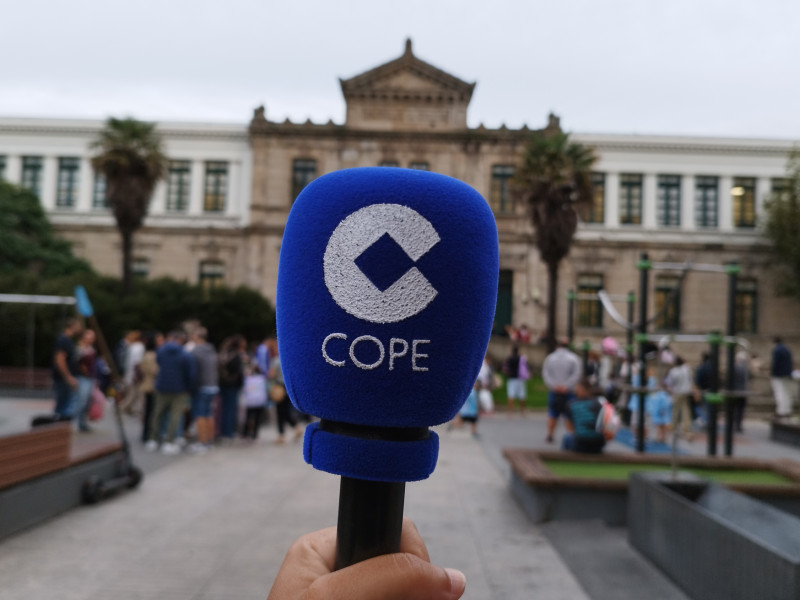 Micrófono de COPE en el colegio Eusebio da Guarda de A Coruña
